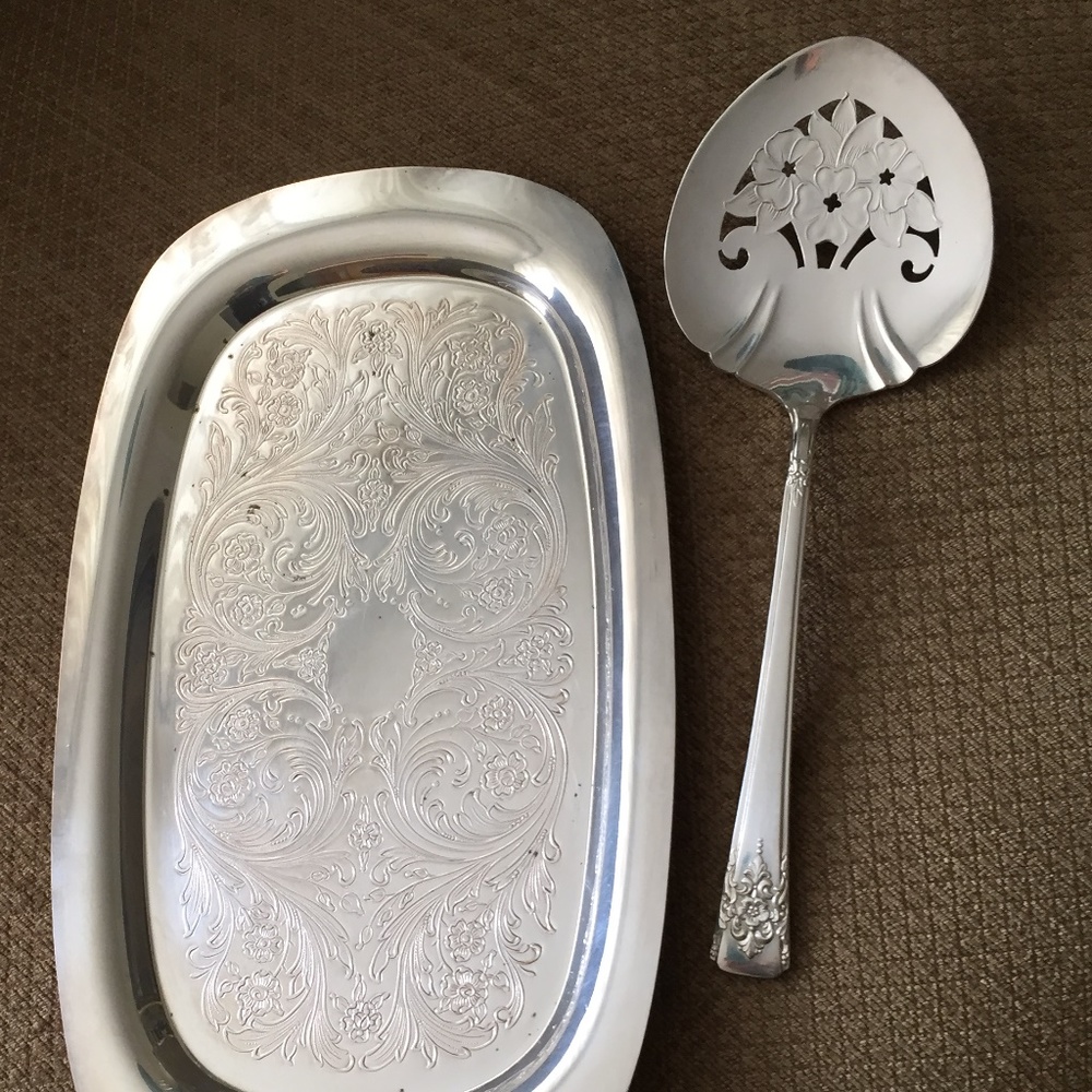 WILLIAM ROGERS INTERNATIONAL SILVER PLATE SET TOMATO SLOTTED SPOON SCROLLED TRAY